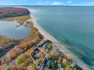14 E Landing Rd, Hampton Bays, NY 11946