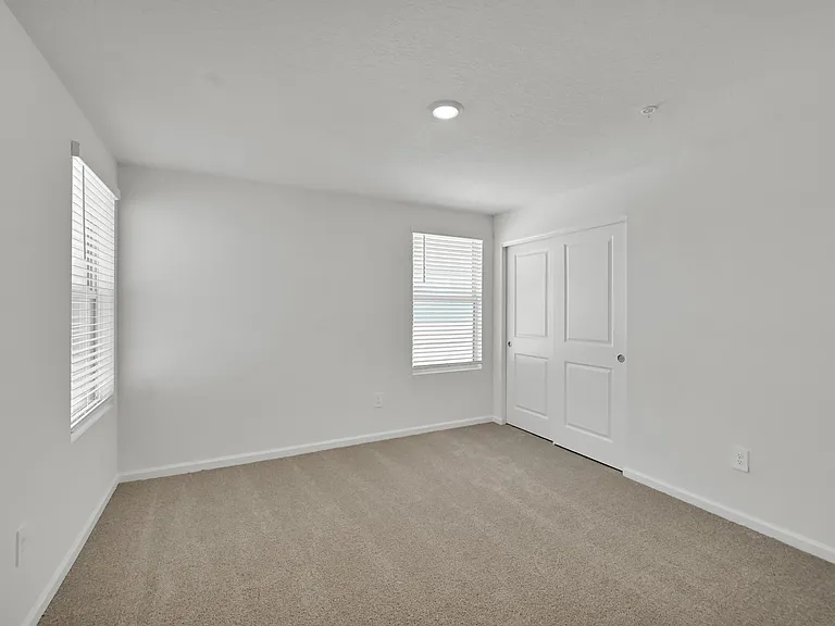 575 Salisbury Cir — Photo 17