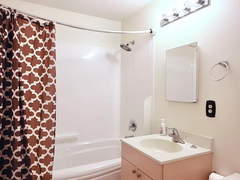 621 N 10th St #1 — Photo 22
