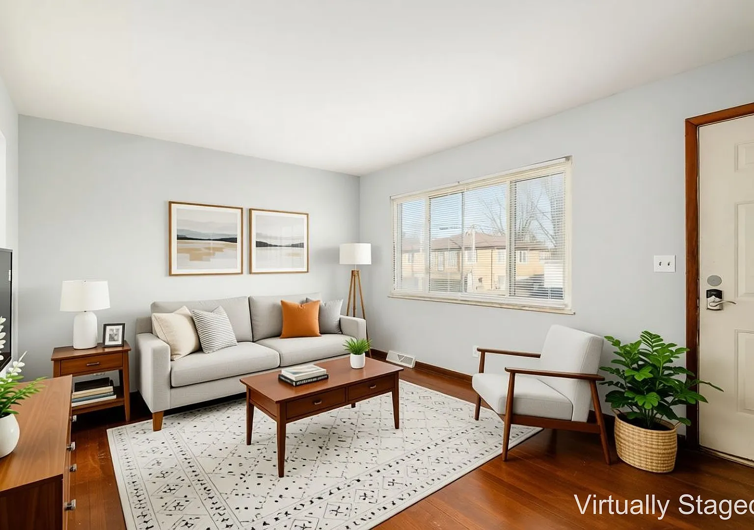 1501 Linwood — Photo 1