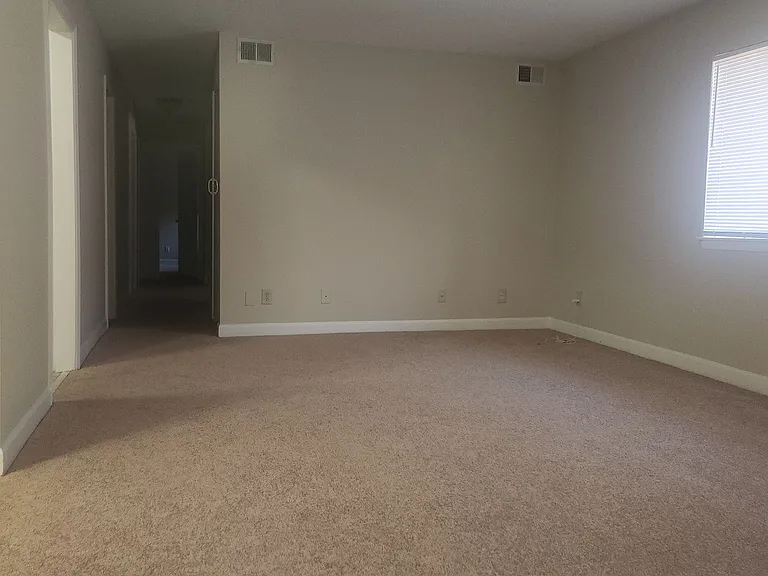 114 Menlo Dr — Photo 1