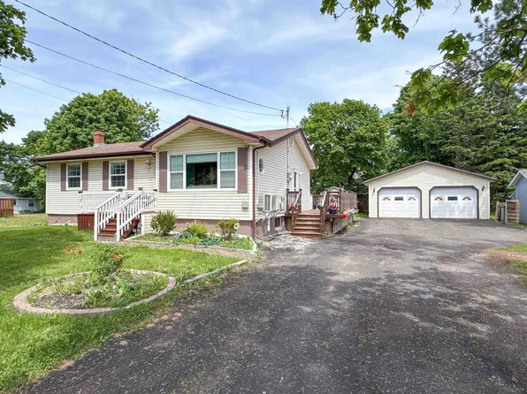 232 Mount Edward Rd, Charlottetown, PE C1A 5T6