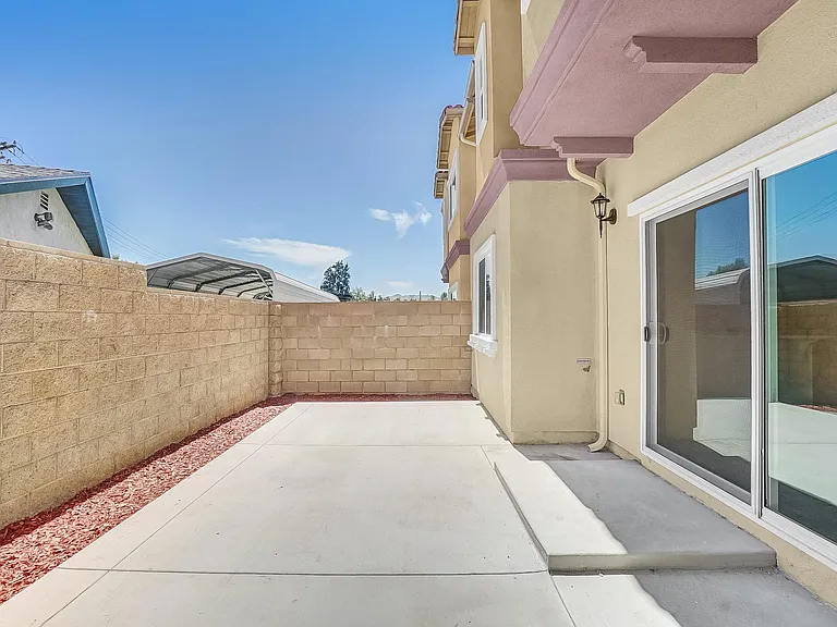 15395 Lotus Cir — Photo 37