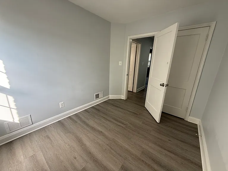 4 Winthrop Ct — Photo 2