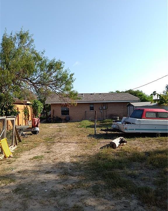 2nd image of 908 E Lovett St