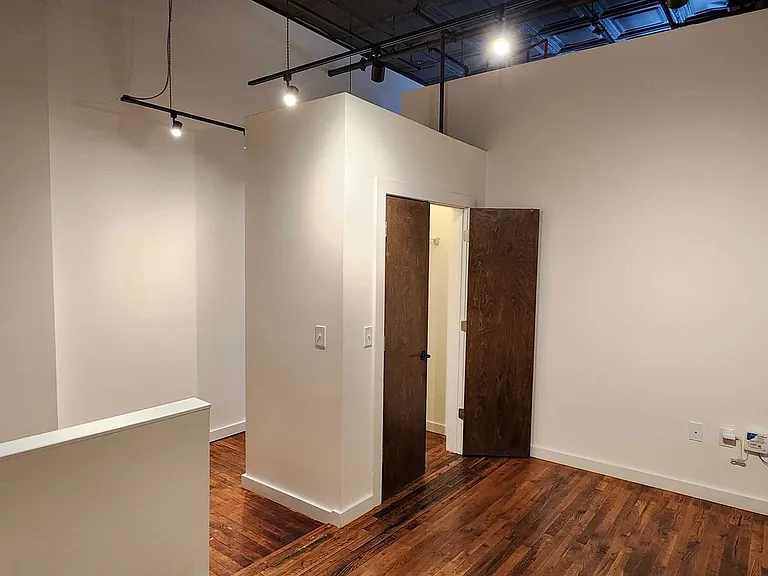 351 Campbell Ave SW — Photo 11