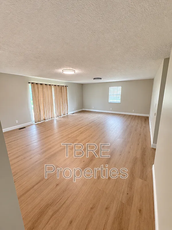 4 bed, 2.0 bath, 1792 sqft, $1,750 — Photo 3
