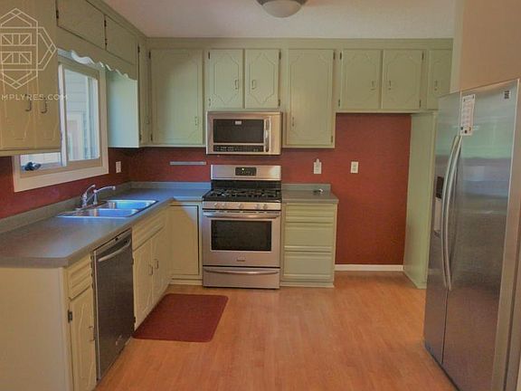 3rd image of 8425 Hiawatha Ave