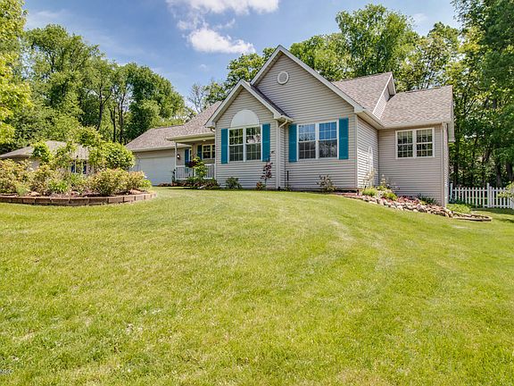 3rd image of 226 Embury Dr