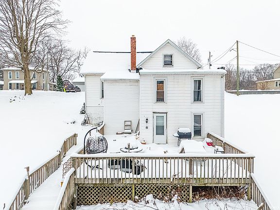 3rd image of 330 Posey Hill St
