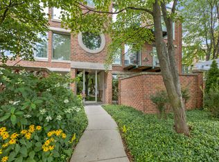 2030 Arbor Ln APT 102, Northfield, IL 60093