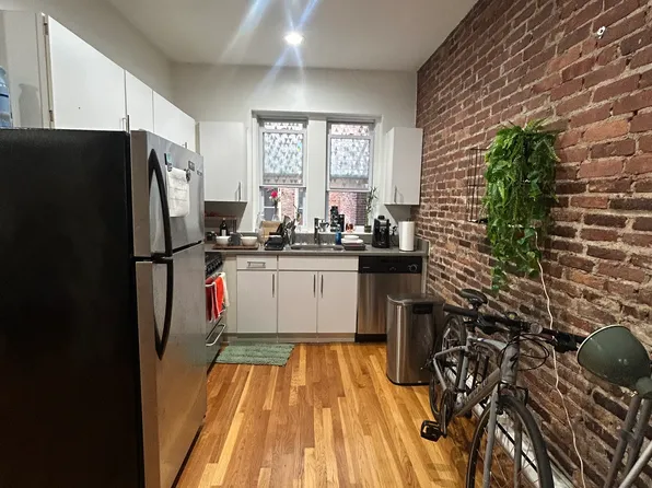 6 Cleveland Pl APT 3, Boston, MA 02113