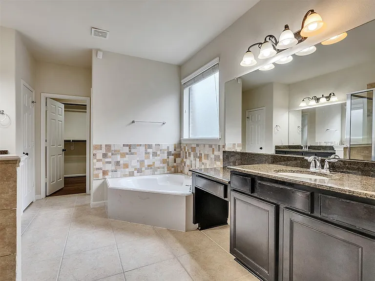 28006 Hollyfare Dr — Photo 20