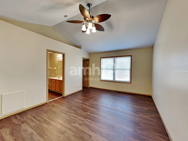 2271 Landcrest Dr — Photo 11