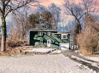 6 Kings Ln, Montrose, NY 10548