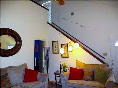5th image of 209 Marguerite St APT B