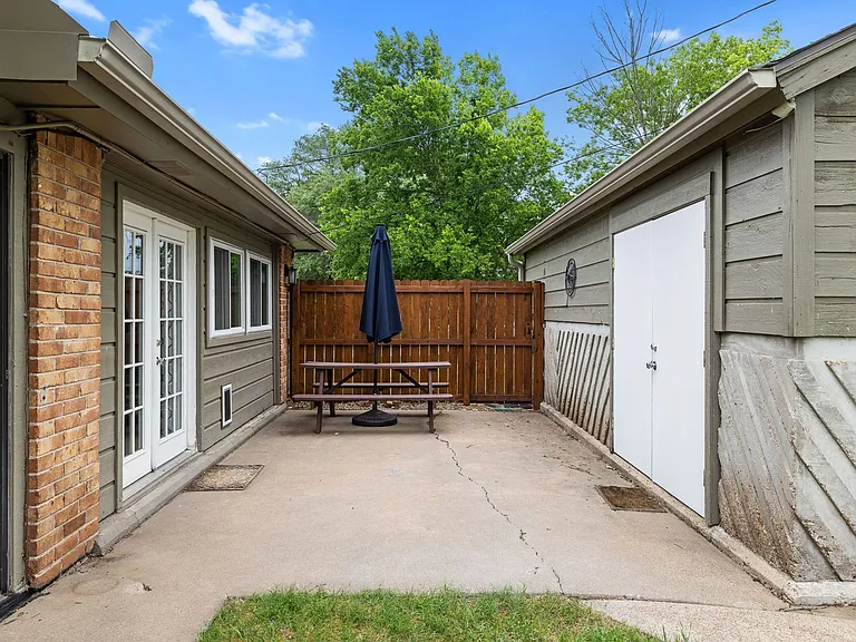 1222 Haines Dr — Photo 20