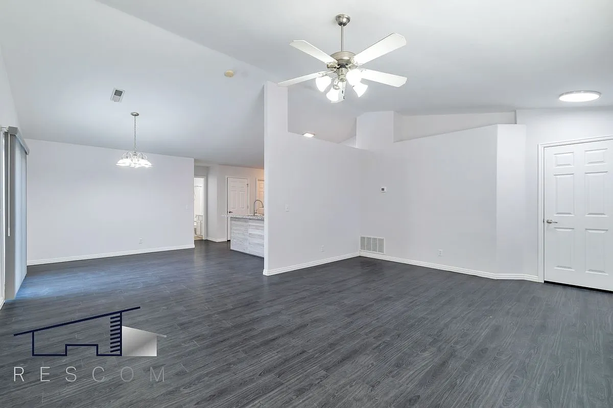 3 bed, 2.0 bath, 1384 sqft, $2,150 — Photo 3