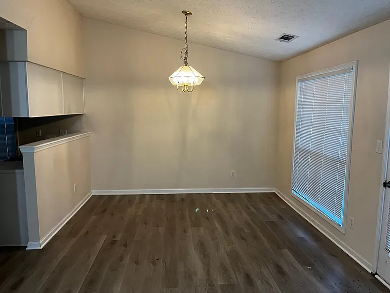 3277 Crossfield Ln — Photo 2