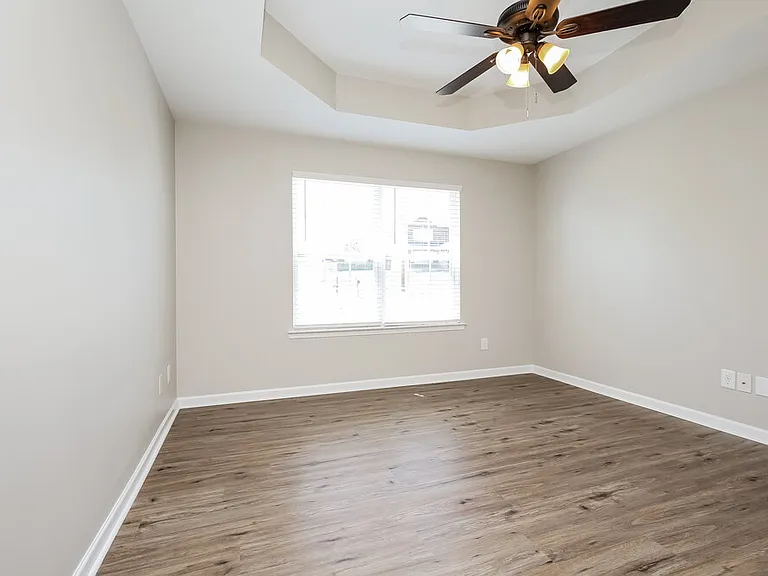 183 Lyndhurst Dr — Photo 10