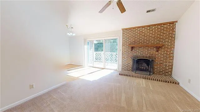 Amazing top floor condo close to it all! — Photo 4