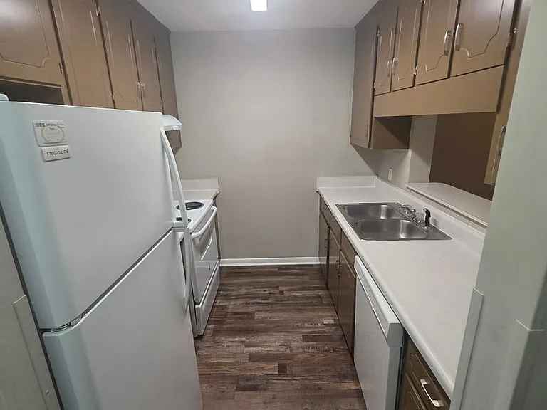 210 Candlebrook Dr — Photo 2