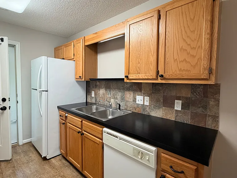 418 Westbrook Ct — Photo 10