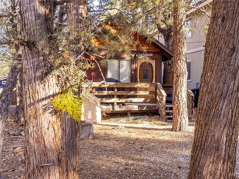 741 Kern Ave — Photo 1