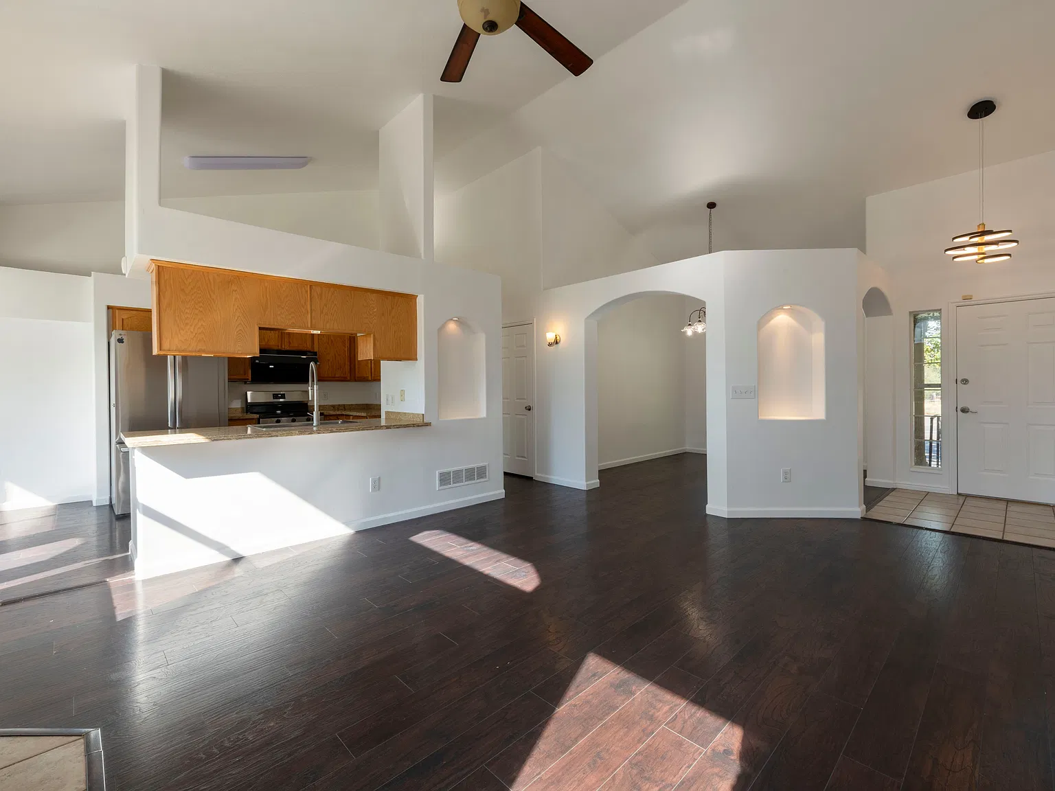 3 bed, 3000 sqft, $2,800 — Photo 3
