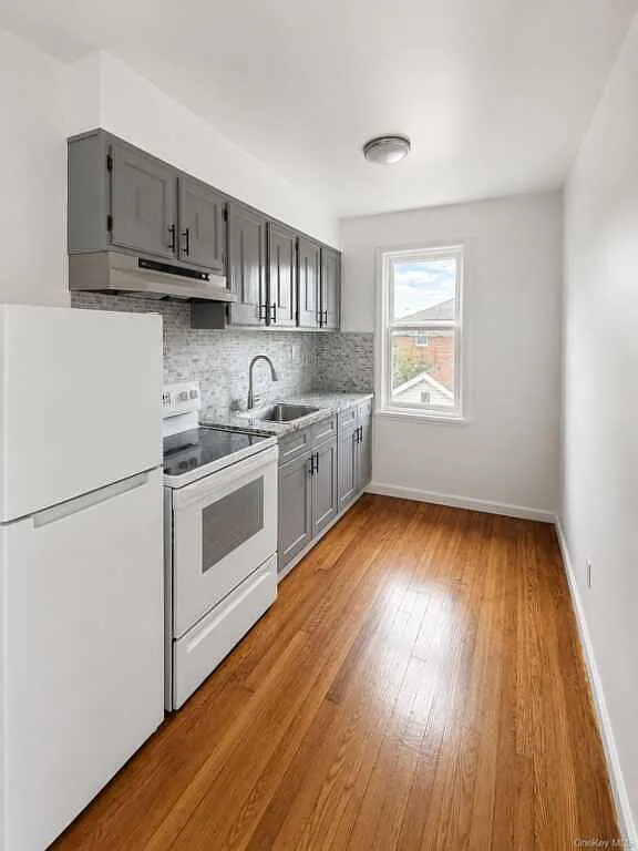 826 Wilcox Avenue, New York, NY 10465 — Photo 1