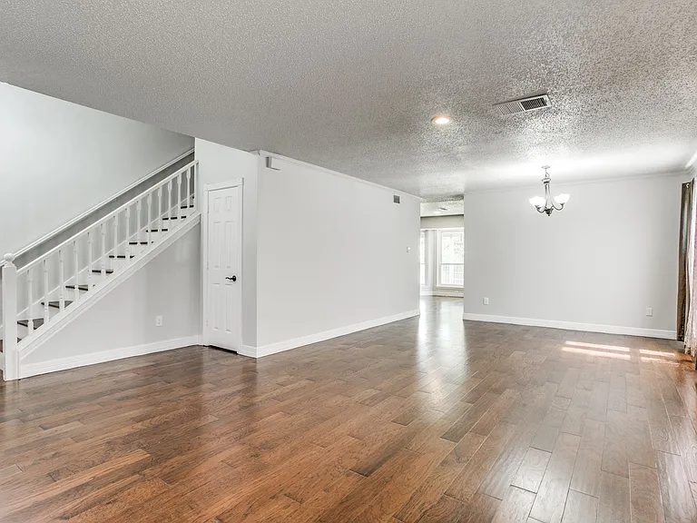 2204 Winslow Ct — Photo 7