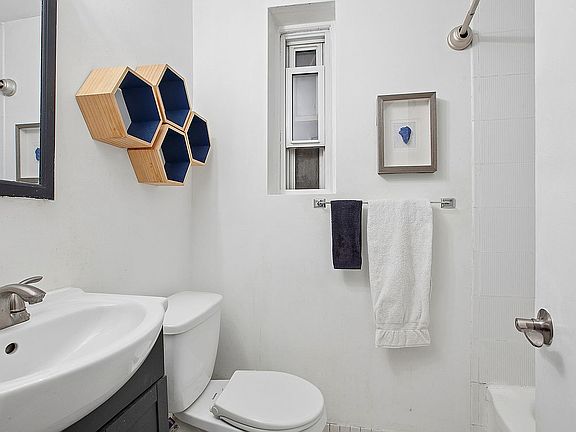 4th image of 311 E 25th St APT 2G