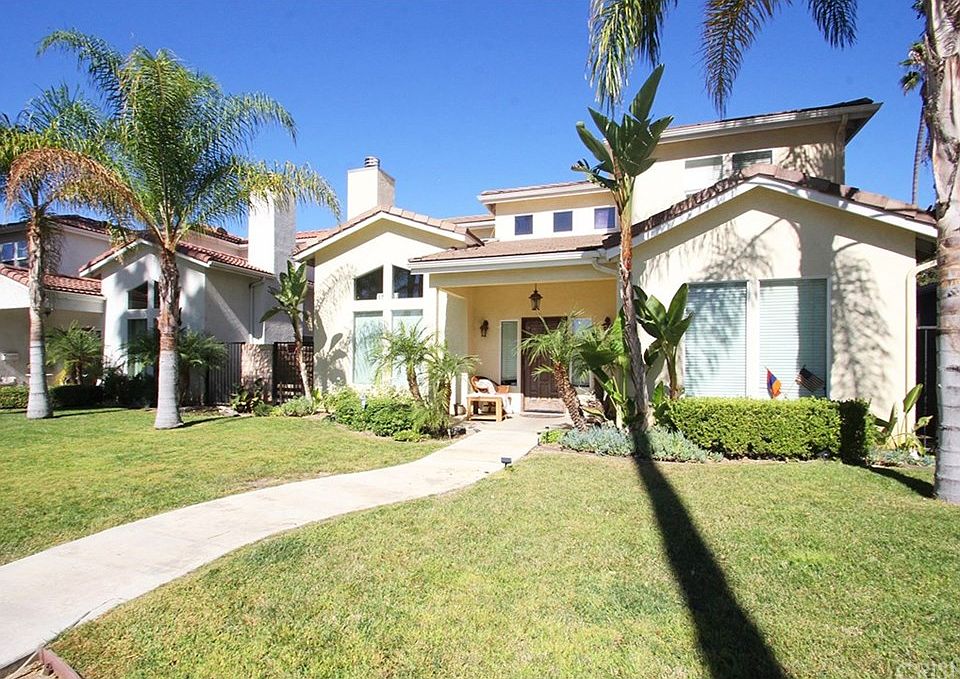 2nd image of 17161 Sherman Way