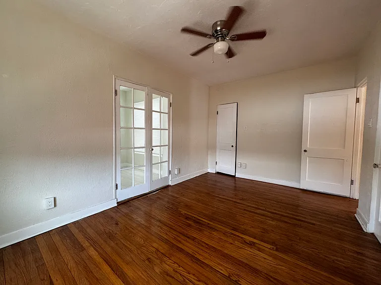 434 NE 7th Ave #4 — Photo 15
