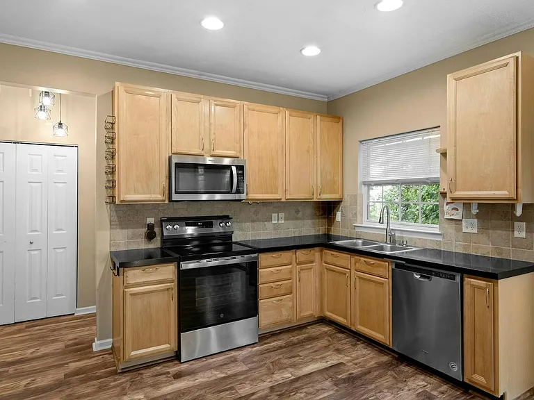 3510 King Edward Way — Photo 14