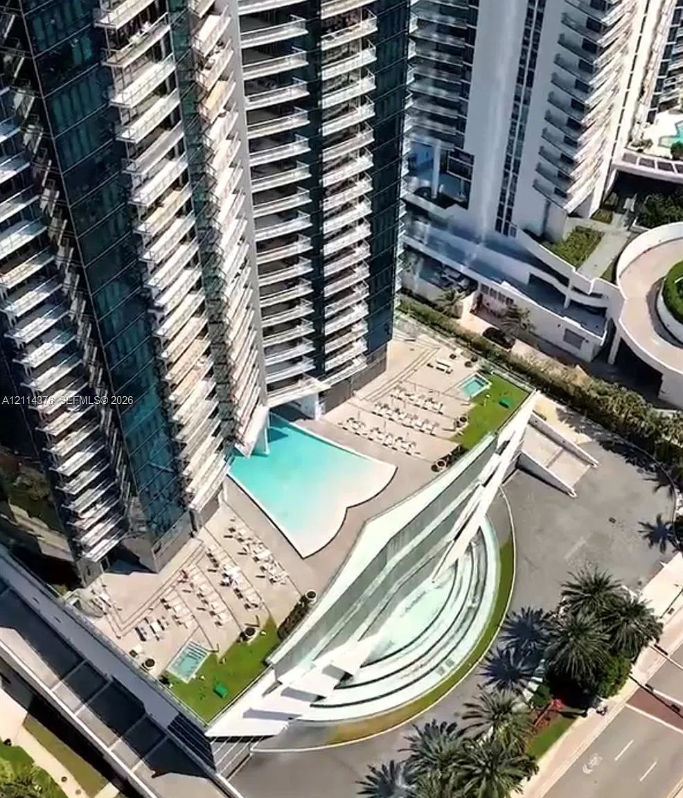 Jade Ocean Condo — Photo 2