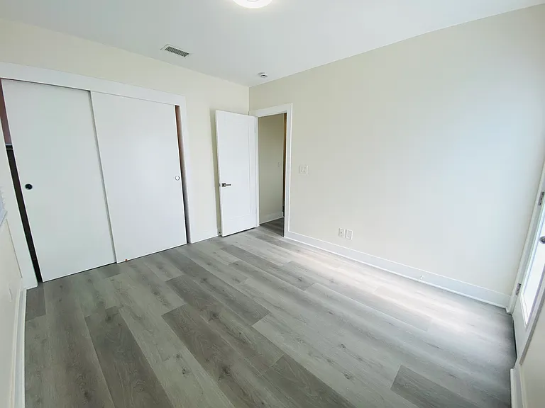 421 S 5th St — Photo 11
