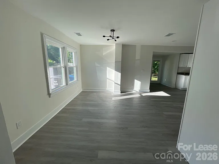 649 Arch Dr — Photo 6