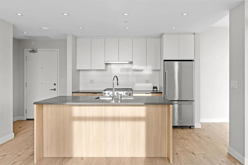 2 bed, 1000 sqft, $3,400 — Photo 1