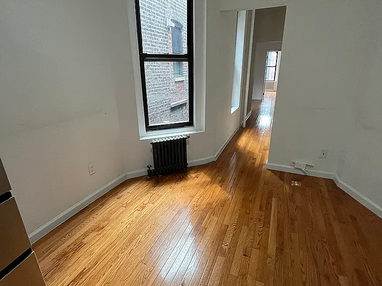 321 E 93rd St #5E — Photo 3