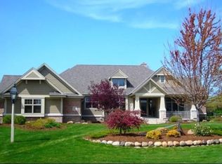 W286N3377 Stone Fence Ct, Pewaukee, WI 53072