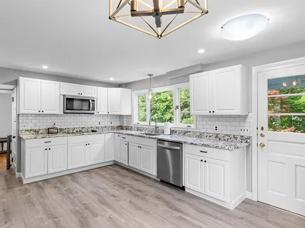 190 Winthrop St, Taunton, MA 02780