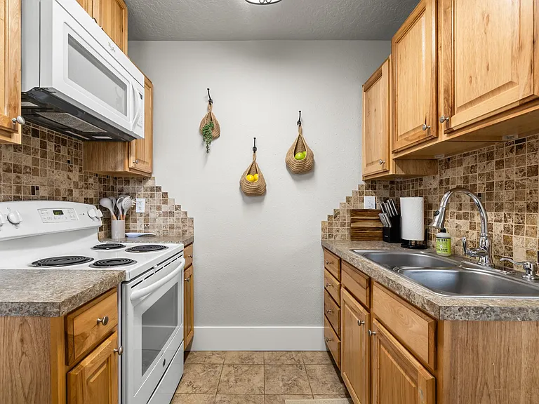436 E Pine Ave — Photo 11