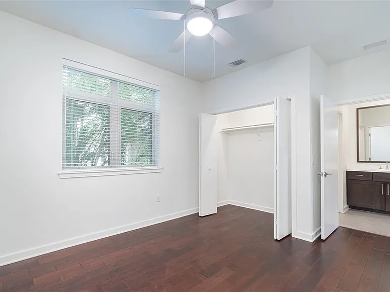 6700 Menchaca Rd #20 — Photo 4