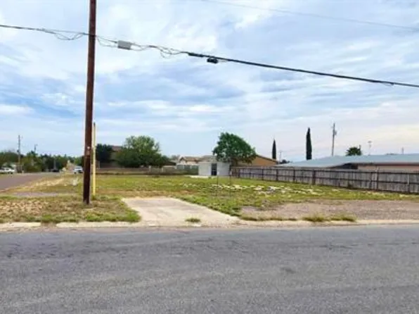 1602 Zapata Ave, Zapata, TX 78076