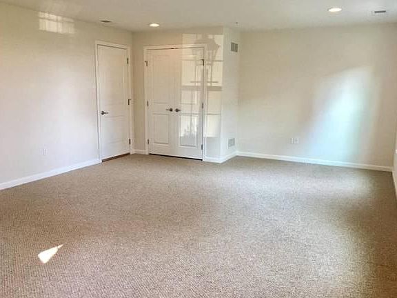 Finsihed basement ideal for home office / play room /