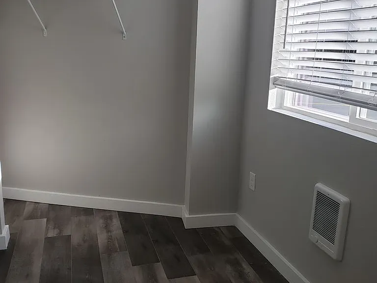 612 NE Santiam Blvd — Photo 4