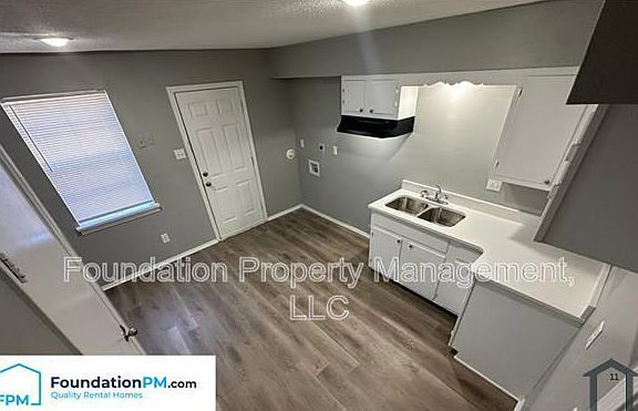 3rd image of 686 Westview Ln