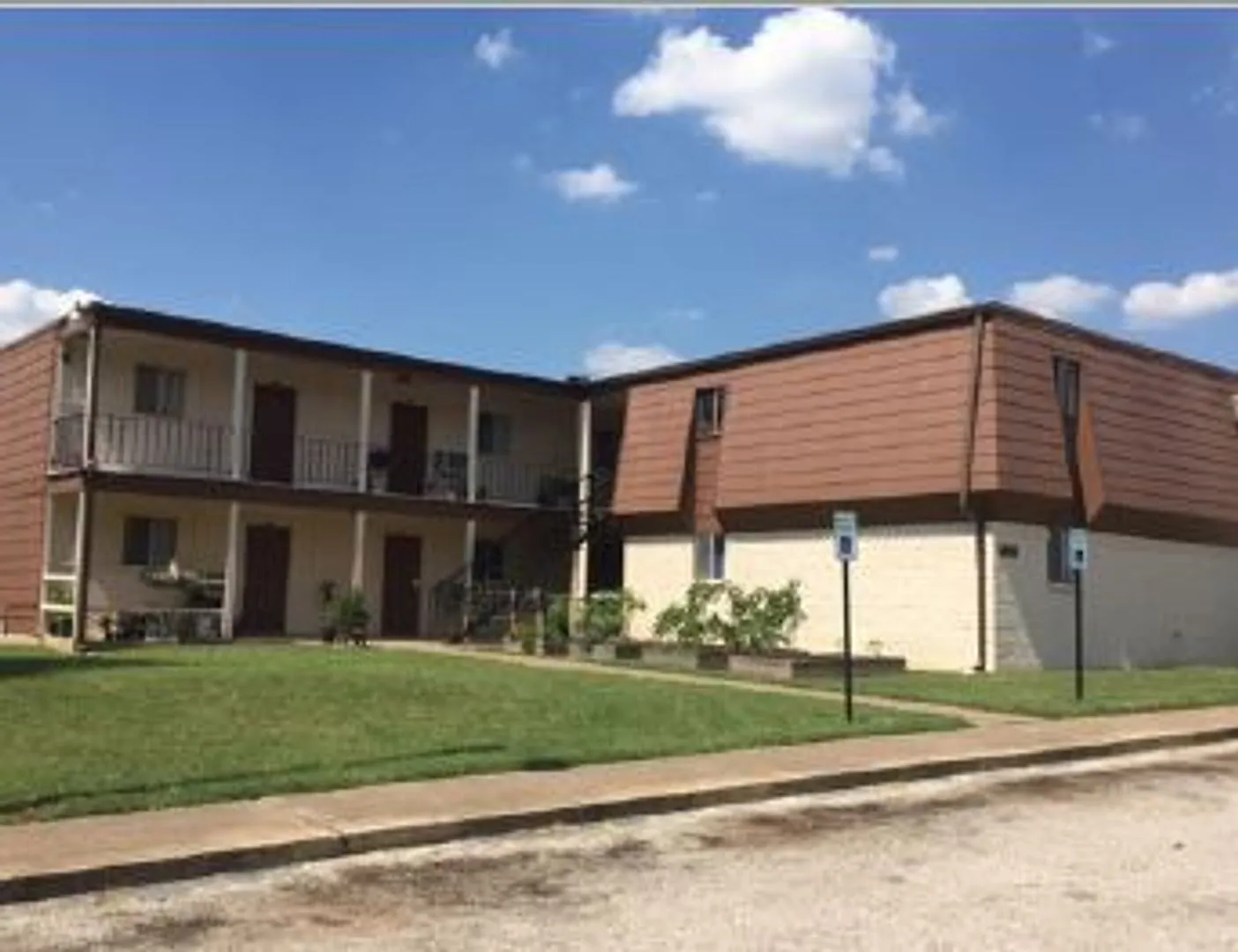 Silver Park Apartments — Photo 2