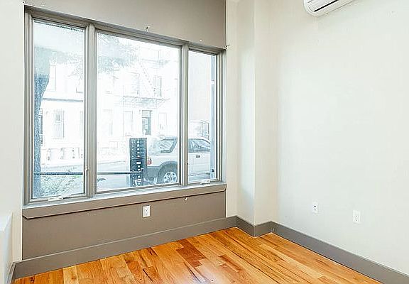 2nd image of 337 Melrose St #1FF